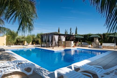 Lora Del Rio House | Villa Oasis
