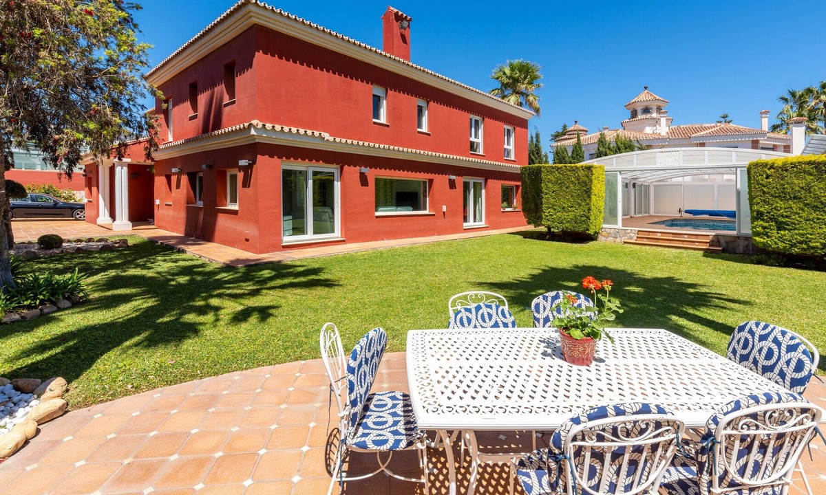 Guadalmar Villa | Villa 'Ohana 1 Luxury Villa' near Beach with Heated Pool, Terrace & Wi-Fi