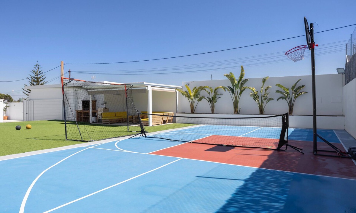 Chiclana de la Frontera House | Villa 'Pablo' with Private Pool, Private Terrace and Air Conditioning