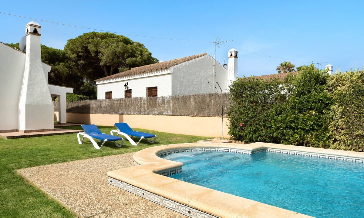Conil de la Frontera Villa | Villa Perez Zara 3 with Pool, Open Terrace & Wi-Fi