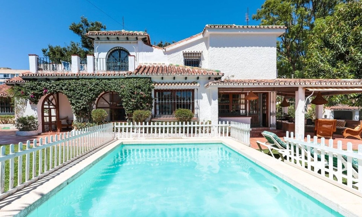 Benalmadena Costa Villa | Villa Puerto Marina Benalmádena by Ruralidays