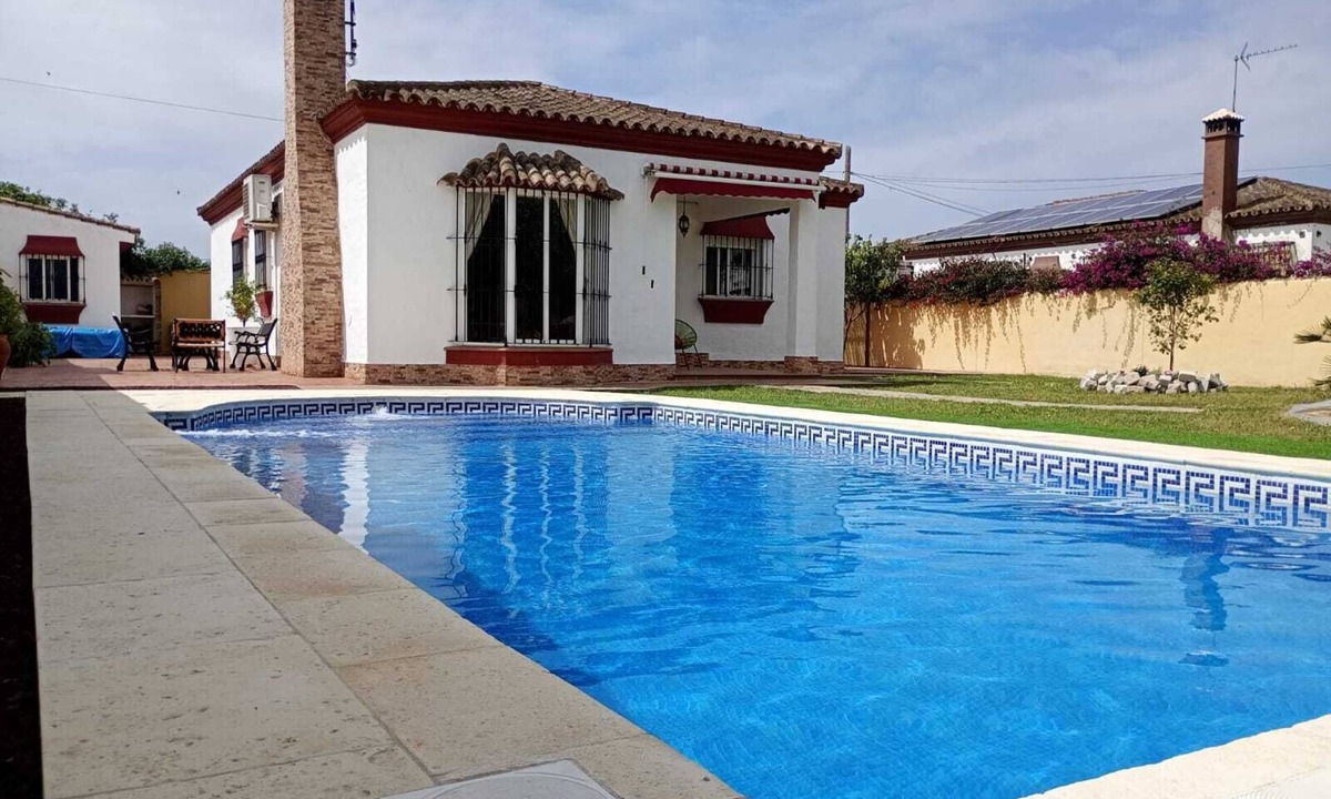 Chiclana de la Frontera Ski Chalet | Villa Pura Vida in Chiclana
