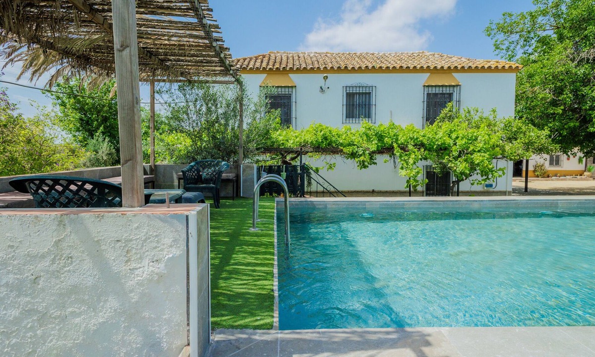 Alcala de Guadaira Villa | Villa 'Rancho Jardines De Marchenilla' with Private Pool, Wi-Fi and Air Conditioning