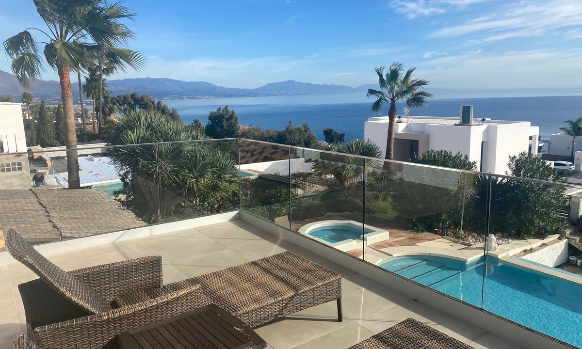 Manilva Villa | Villa 'Romano' with Sea View, Wi-Fi and Air Conditioning