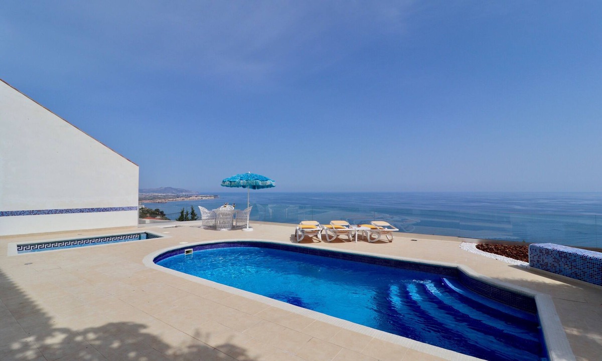 Salobrena Villa | Villa "Tango" with Wi-Fi, Pool, Garden & Whirpool