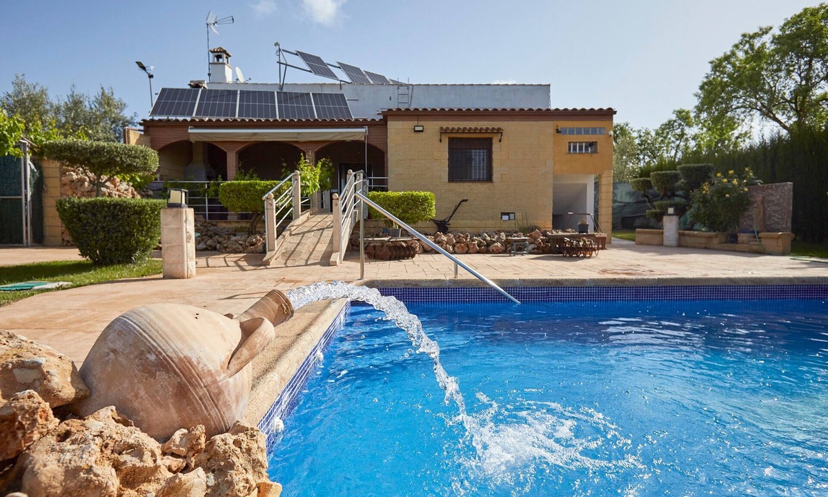 Pozo Alcon Villa | Villa 'Vega' with Mountain Views, Wi-Fi and Air Conditioning