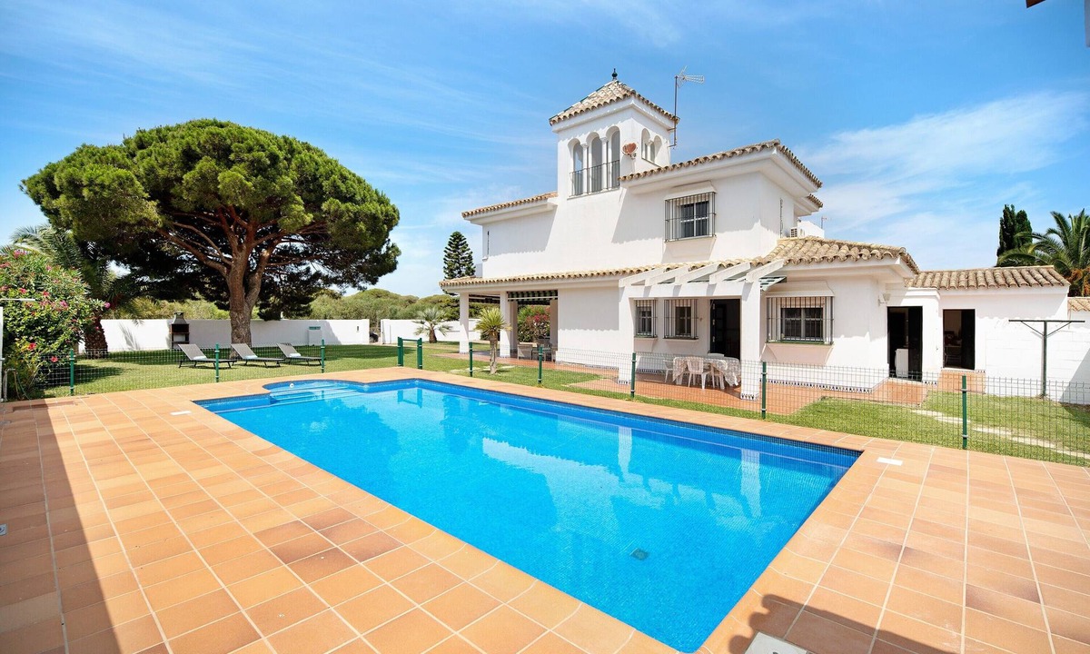 Poblado de Sancti Petri House | Villa Virgen del Camino by the Beach with Pool, Terrace, and Garden