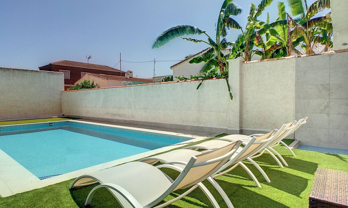 El Carmoli Villa | Villa with private pool, close to the beach