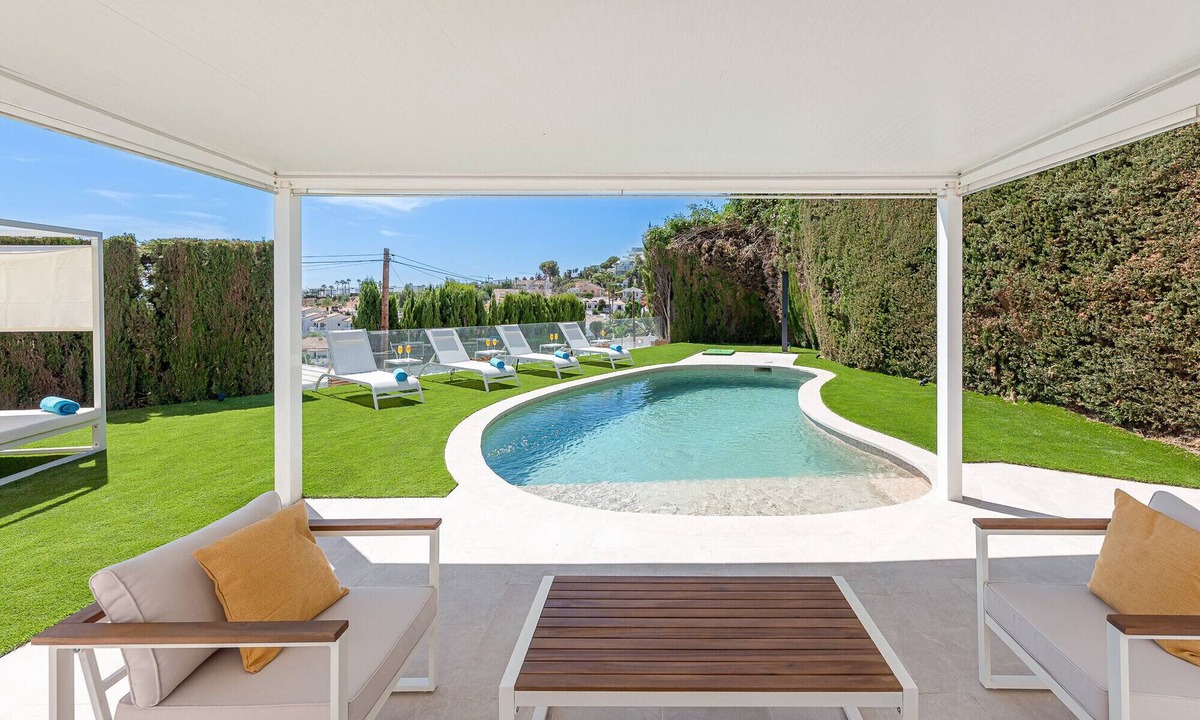 La Capellania Ski Chalet | Villa with swimming pool jacuzzi and beautiful views
