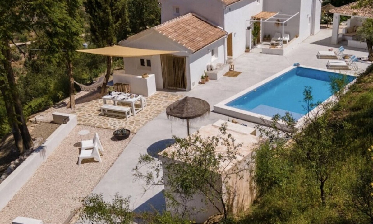 Iznajar Villa | Vista Las Colinas - panoramic views with private pool