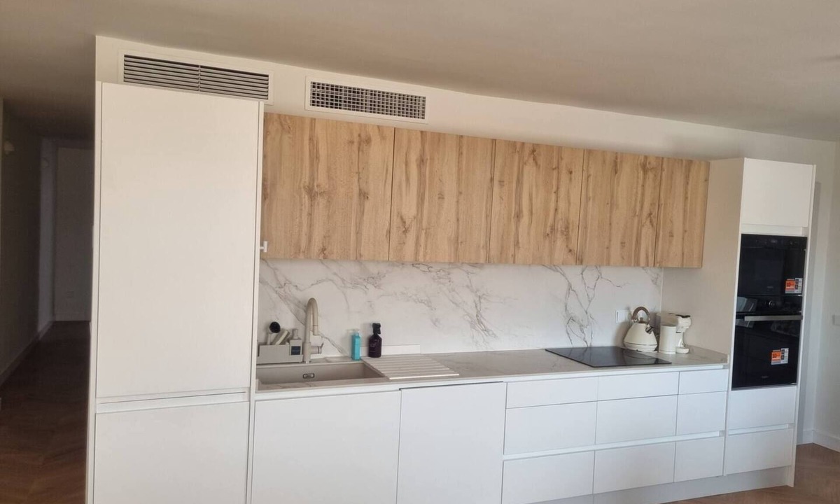 R.E.N.F.E. Apartment | Watch the birds fly whilst working from home