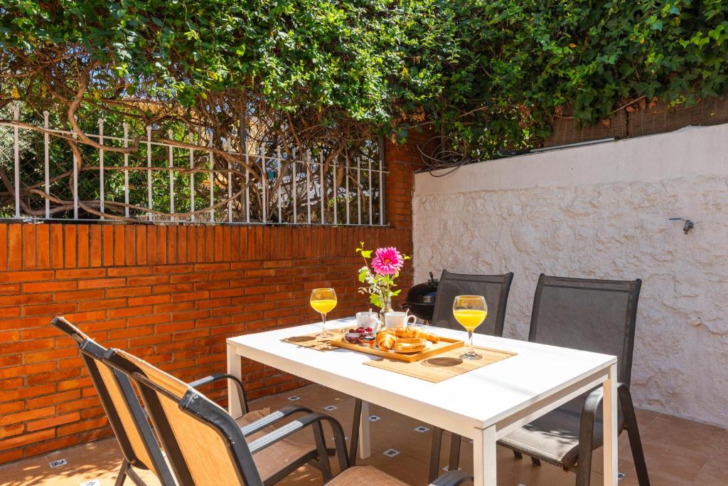 La Cala del Moral Apartment | WintowinRentals Close to the beach, Private Terrace & Parking
