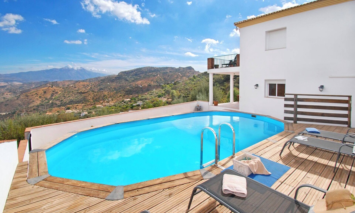 Comares Villa | Wonderful bright, Spacious & Modern Holiday Home with Pool. Breathtaking Views