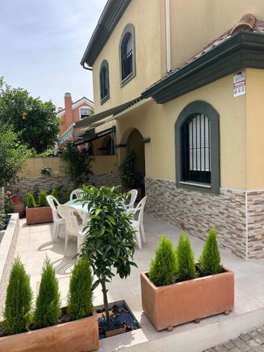 Montequinto House | WonderStays Chalet El Naranjo
