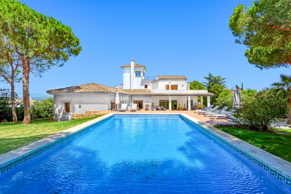 San Roque Villa | YOLO Spaces - Sotogrande White House Villa
