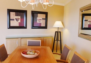 4 bedroom apartment on beachfront w. frontal seaviews, wifi and british TV