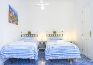 5 Deluxe Country Holiday Homes near beach, lake and mountains for 18 guests
