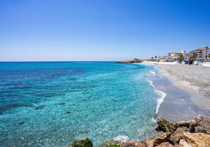 Nerja town center - 250 meters from the beach - WIFI - UK TV - air conditioning - 2 bedrooms