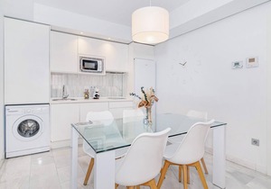 Spacious and modern Apartment with free parking in the heart of Granada 8