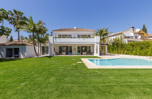 Guadalmina House | 450 m² House ∙ 5 bedrooms ∙ 10 guests