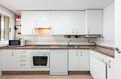 Guadalmina Apartment | Apartment 'Familiar Guadalmina' with Shared Pool, Wi-Fi and Air Conditioning