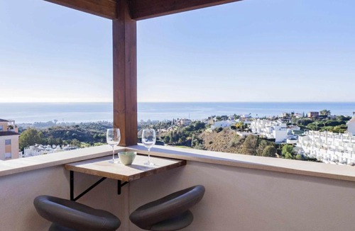 Benagalbon Apartment | Ático con vistas al mar, piscina y parking