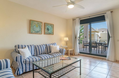 Atlanterra Apartment | Ático Dúplex Jardines de Zahara: Piscina Compartida, Terraza Privada y Wi-Fi