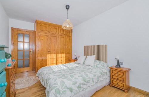 Angustias - Chana - Encina Apartment | Ático Trucha Retreat con Terraza
