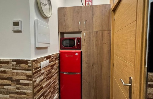 Barajas Apartment | 1 ROOM LOVE ADAPTED