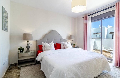 New Golden Mile Apartment | 100 m² Apartment ∙ 2 bedrooms ∙ 4 guests