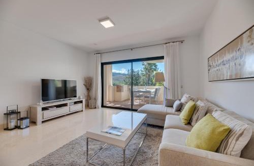 Benahavis Apartment | 2-bed apartment in Capanes del Golf