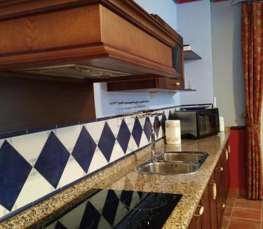 Ubeda House | -2-COMO EN CASA, parking 5eu al día según disponible, en centro historico de Ubeda