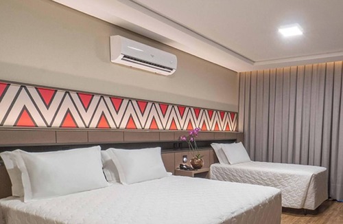 Foz do Iguacu Hotel | 2 Triple Double Stay Units | Free Breakfast, Swim-Up Bar & 6 mi to Orchid Area