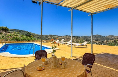 Casabermeja House | 200 m² House ∙ 7 bedrooms ∙ 14 guests
