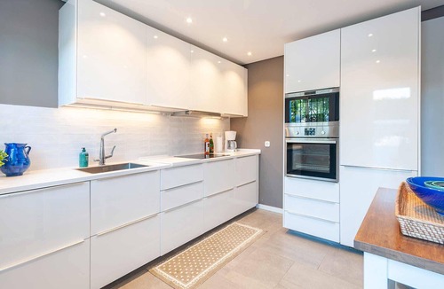 San Pedro de Alcantara Ski Chalet | 27 - Front line beach Townhouse Urb. Castiglione