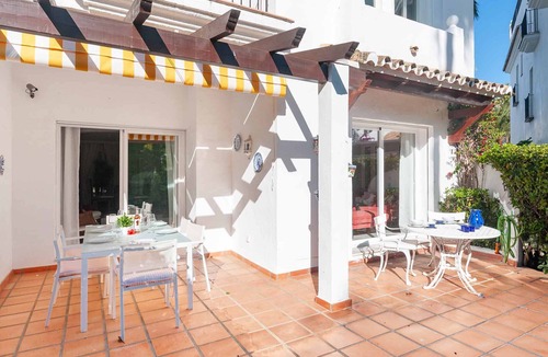 San Pedro de Alcantara Ski Chalet | 27 - Front line beach Townhouse Urb. Castiglione