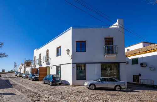 Carmona House | 3 apts, sleeps 12, opposite Parador, rooftop terrace + private lounge ~ Casa Xanadu Carmona