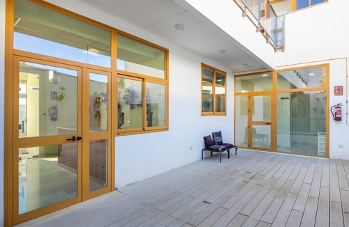 Carmona House | 3 apts, sleeps 12, opposite Parador, rooftop terrace + private lounge ~ Casa Xanadu Carmona