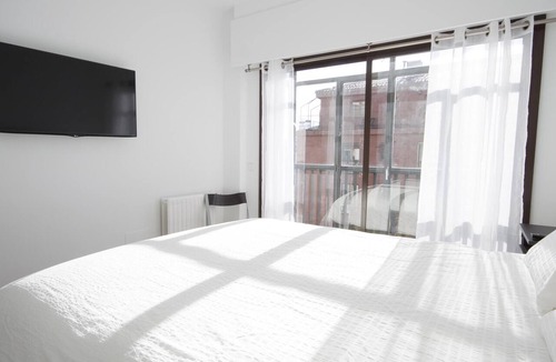Barrio de La Latina Apartment | 3 bdm, bright, elevator in old Madrid