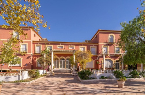 Baena Apartment | 3 bedroom accommodation in Baena