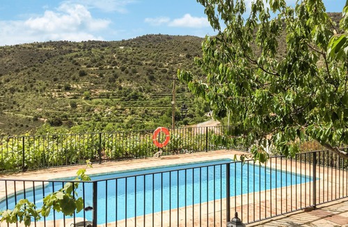 Laroya House | 3 bedroom amazing home in LAROYA