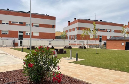 Burgos Apartment | 3-bedroom apartment with a 100-meter patio featuring a barbecue and a pool