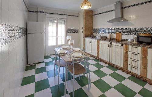Aznalcazar Apartment | 3 Bedroom Awesome Apartment In Aznalcázar