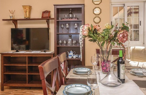 Triana Apartment | 3 Bedroom Cozy Apartment In Sevilla