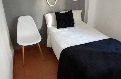 Huerta de Santa Teresa Apartment | 3 bedroom house with air conditioning 5 minutes from Santa Justa