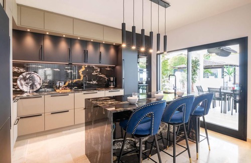 Guadalmina Villa | 350 m² Villa ∙ 6 bedrooms ∙ 12 guests