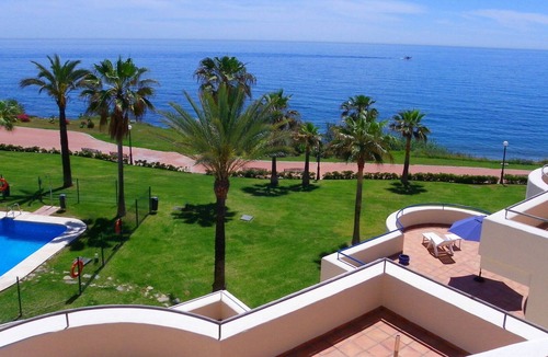 Buenas Noches Apartment | 4 bedroom apartment on beachfront w. frontal seaviews, wifi and british TV