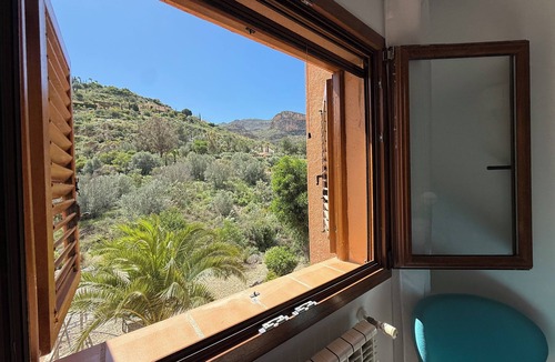 Turre Villa | 4-bedroom villa in charming village with AC and sympathetically furnished