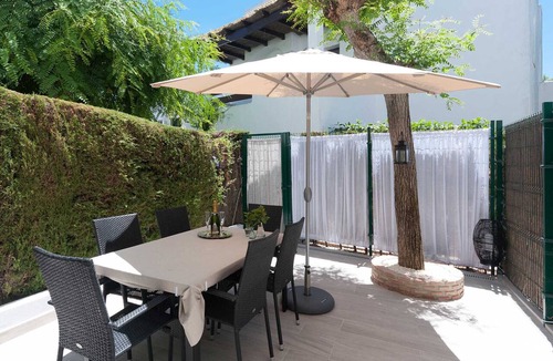 San Pedro de Alcantara Apartment | 43 - Frontline beach Townhouse in Urb. Guadalvill