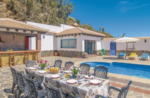 Sayalonga House | 5 bedroom accommodation in Sayalonga